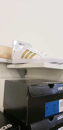 Shoe Store «DSW Designer Shoe Warehouse», reviews and photos, 11531 Fountains Dr, Maple Grove, MN 55369, USA