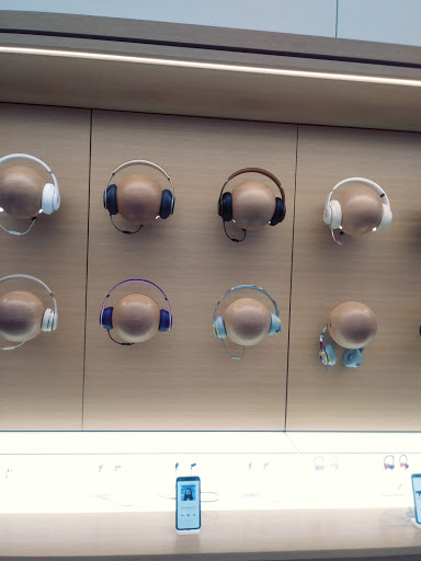 Apple Brea Mall image