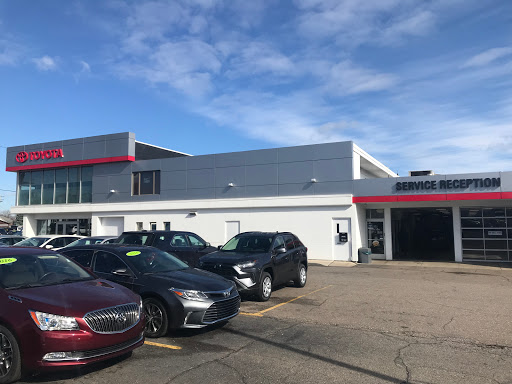 Car Dealer «LaFontaine Toyota», reviews and photos, 2027 S Telegraph Rd, Dearborn, MI 48124, USA