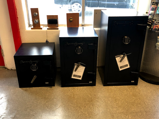 Locksmith «Howard Safe & Lock Co», reviews and photos, 826 E 14th St, Houston, TX 77009, USA