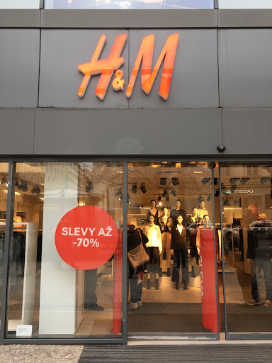 Stores to buy women's pants Prague