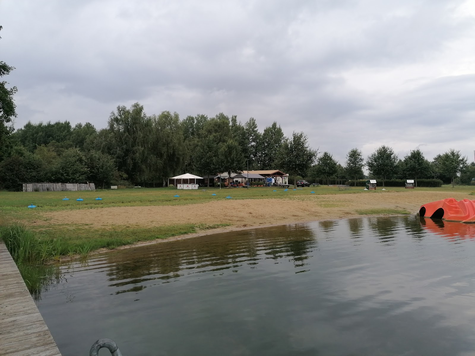 Strandbad Broock'in fotoğrafı doğrudan plaj ile birlikte