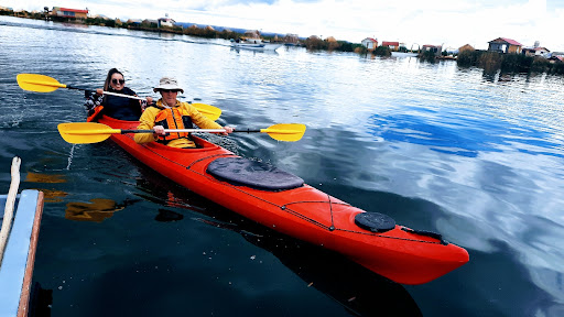 KAYAK TITICACA WORLDWIDE-tour operador, kayaking uros, kayaking in the big lake