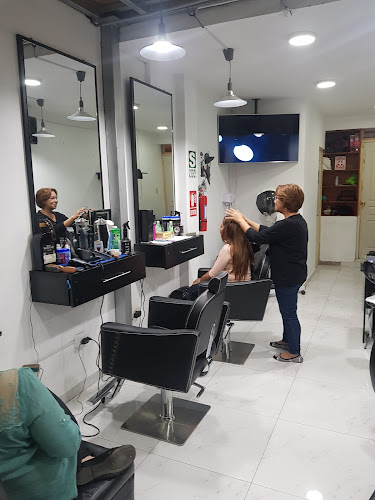 Karisma Salon y Barber - Peluquería