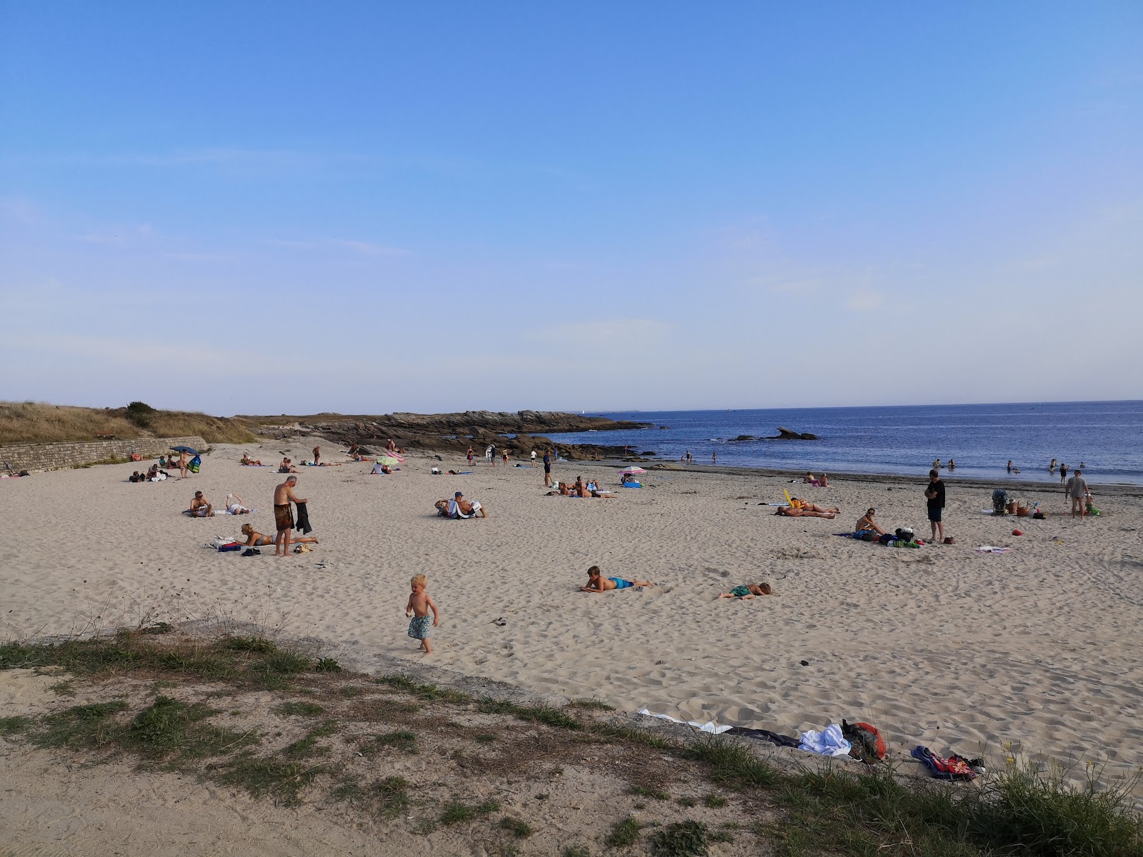 Foto von Plage du Goviro mit beiger sand Oberfläche