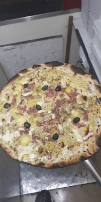 Provolone piquant du Pizzas à emporter Santi'Pizza au feu de bois à Garons - n°3