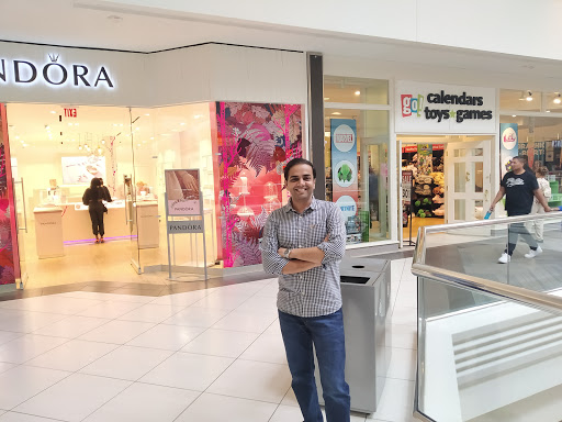 Shopping Mall «Woodfield Mall», reviews and photos, 5 Woodfield Mall, Schaumburg, IL 60173, USA