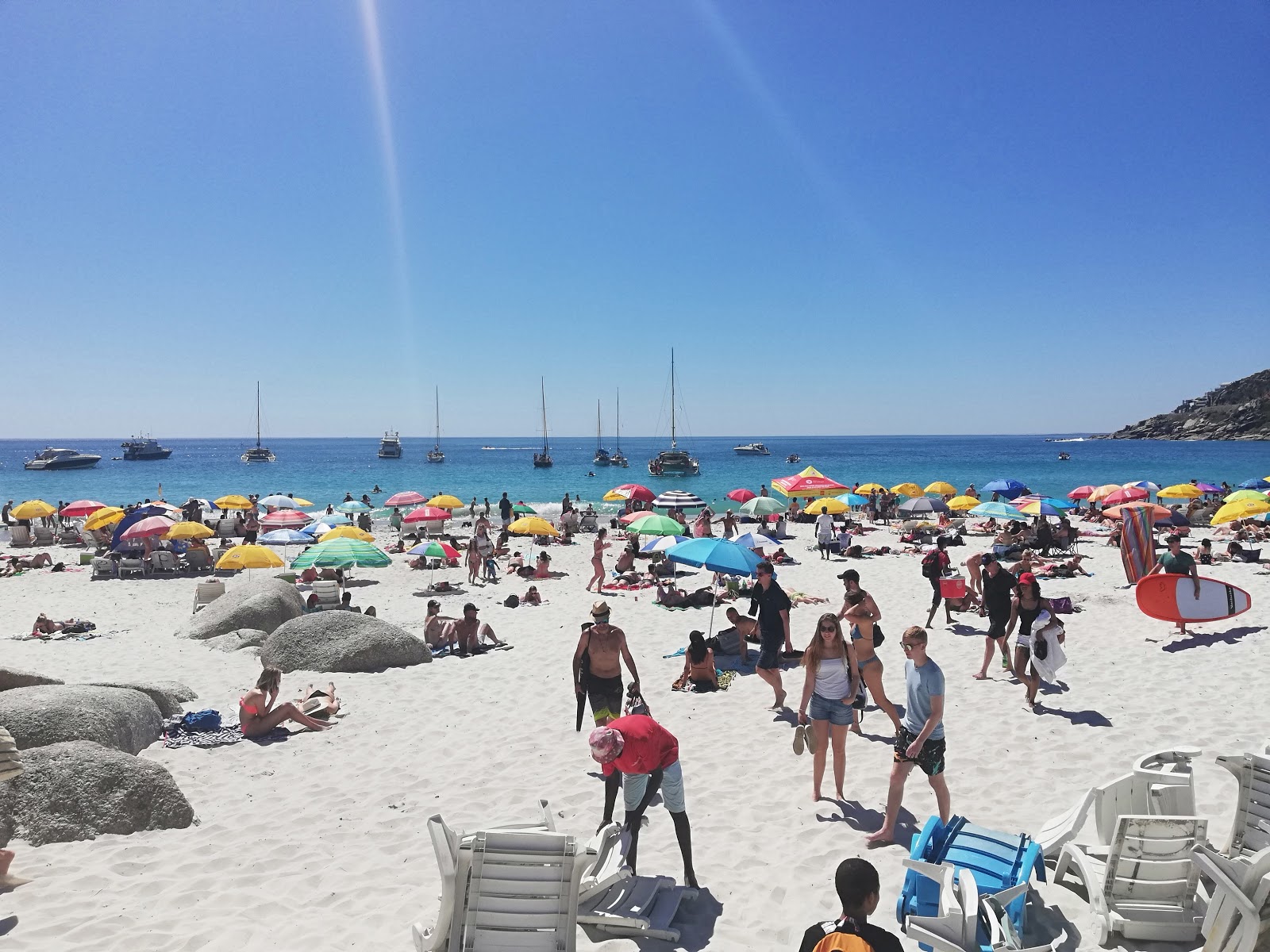 Foto di Spiaggia di Clifton sorretto da scogliere