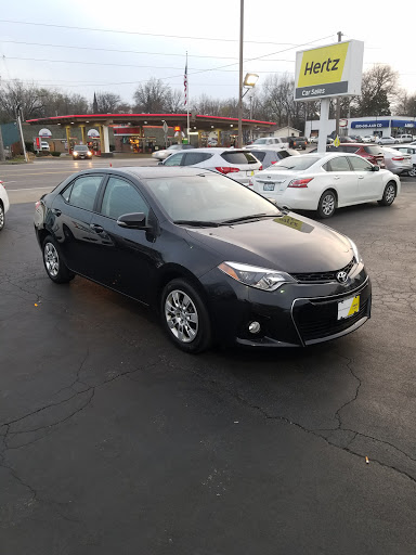 Used Car Dealer «Hertz Car Sales St. Louis», reviews and photos, 1285 N Hwy 67, Florissant, MO 63031, USA