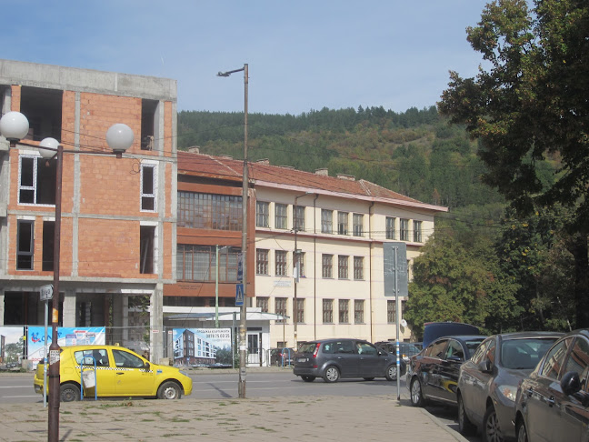 Професионална гимназия по облекло и стопанско управление - Дупница
