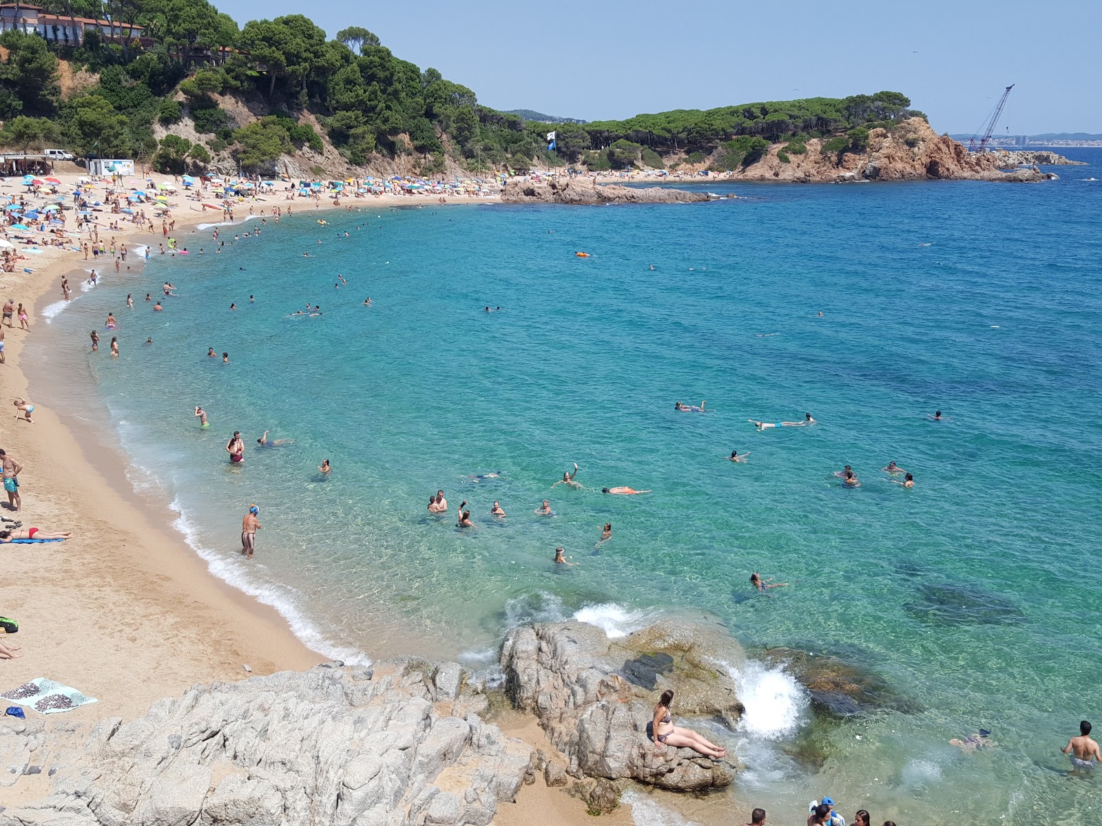 Photo de Platja de Sant Pol avec baie longue