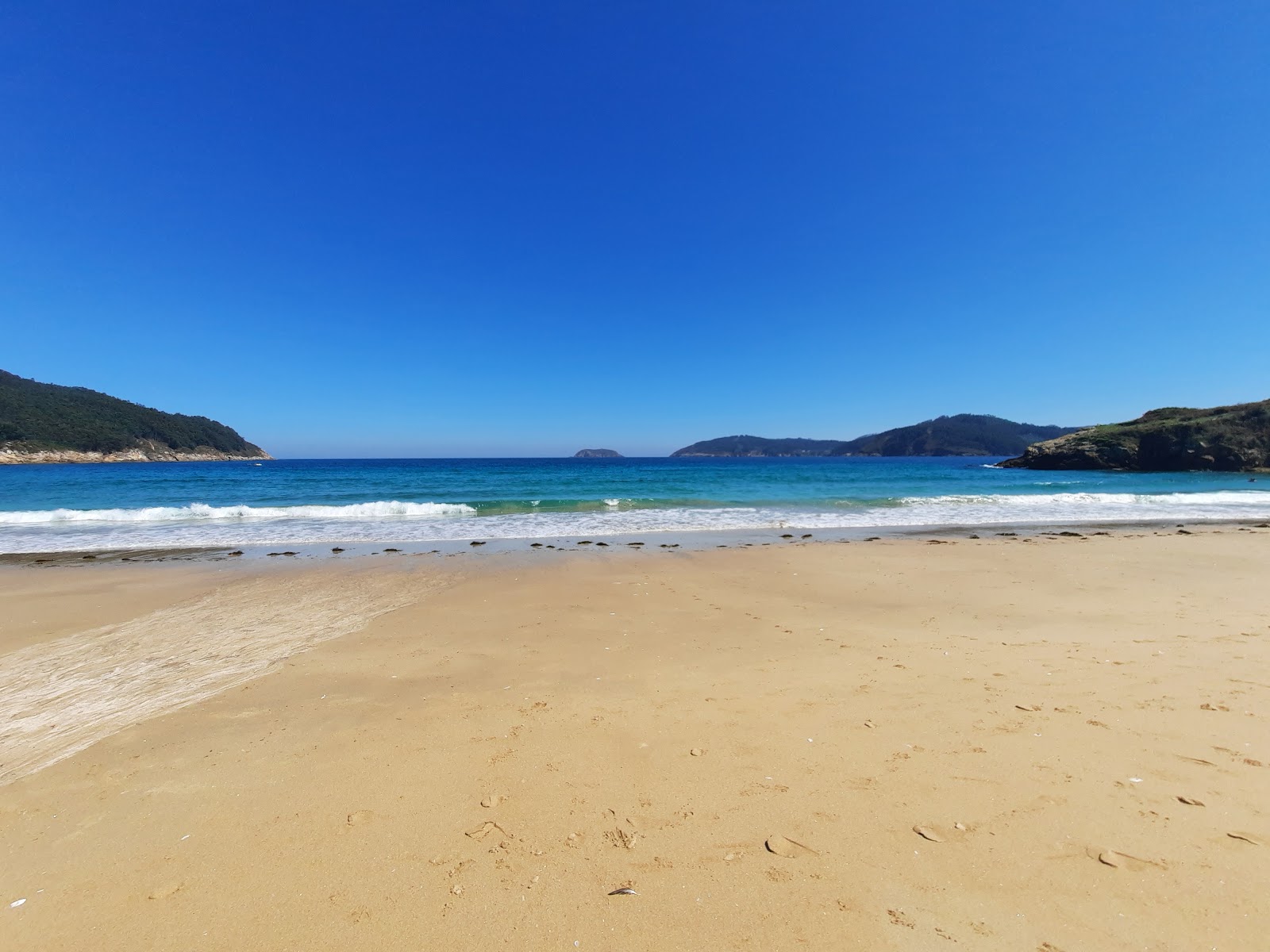 Praia de Vilela的照片 带有碧绿色水表面