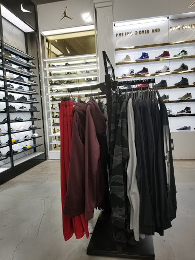 Shoe Store «Shoe Palace», reviews and photos, 8155 Camino Arroyo #13, Gilroy, CA 95020, USA