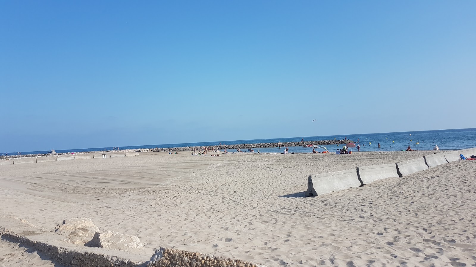 Foto di Arenes beach e l'insediamento