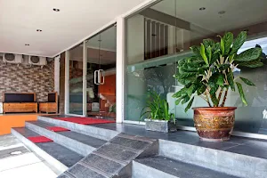 RedDoorz Syariah near BTC Fashion Mall image