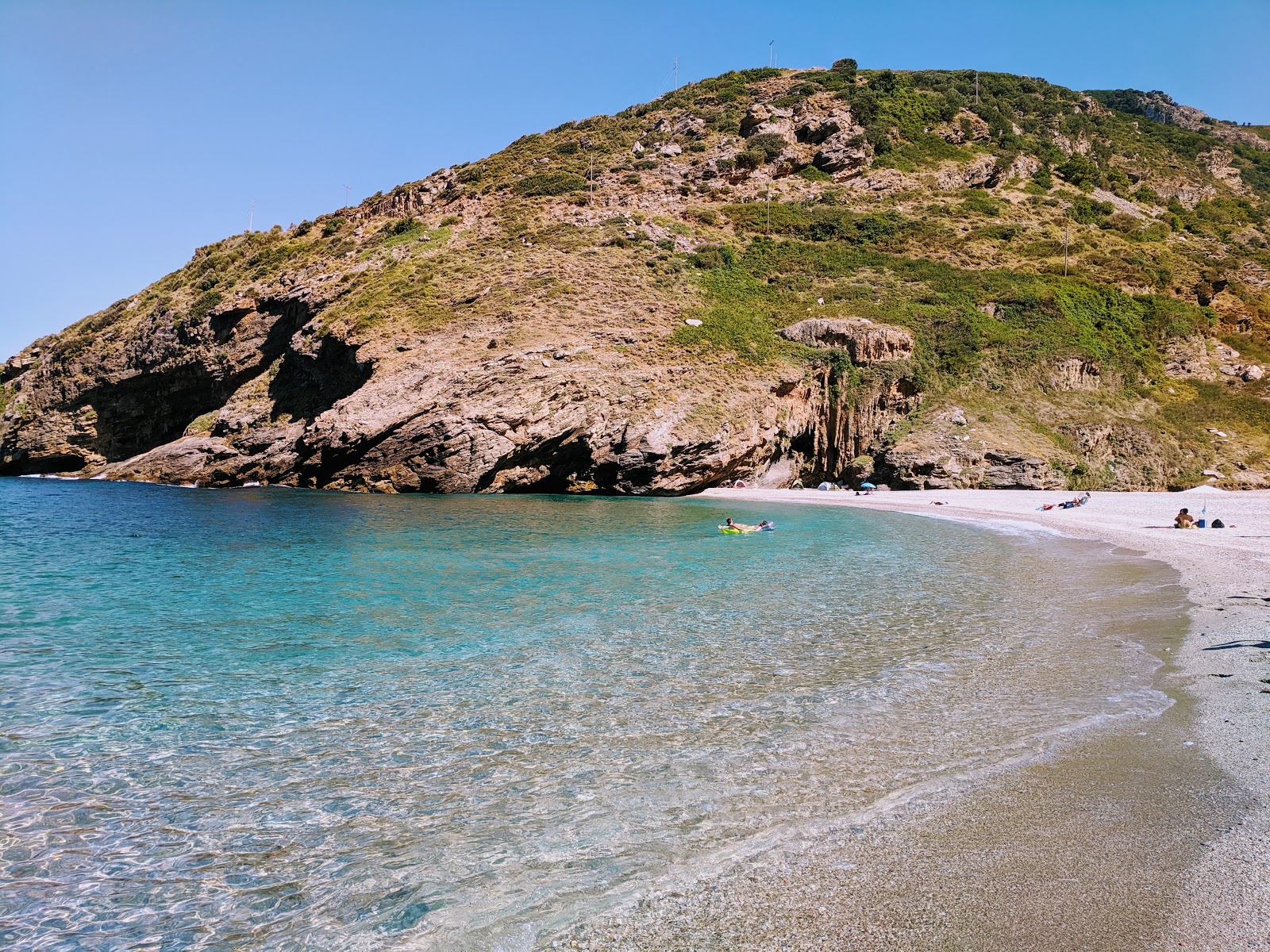 Foto av Agios Dimitrios beach med små beige småsten yta