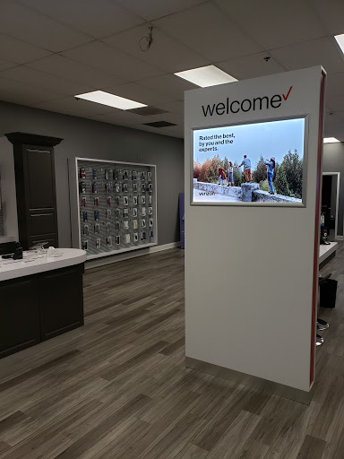 Cell Phone Store «Verizon Wireless - TCC», reviews and photos, 7339 52nd Pl E, Bradenton, FL 34203, USA