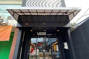 Vans Outlet Pondok Labu image