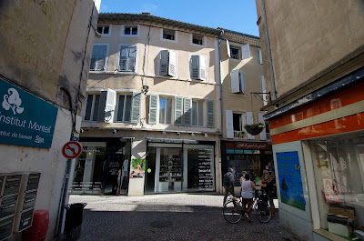 Lolita Valentino:Coiffure végétale - Barbier- Perruques à Tournon-sur-Rhône