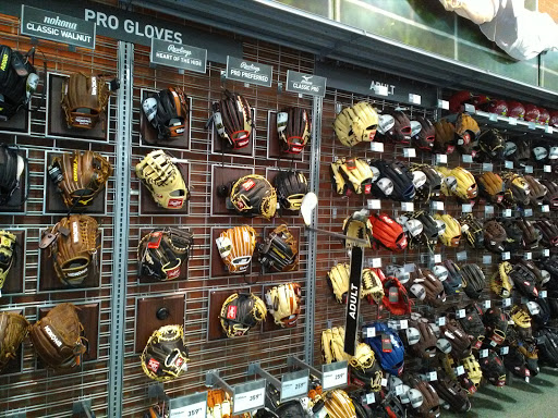 Shoe Store «DSW Designer Shoe Warehouse», reviews and photos, 1835 N Tomahawk Island Dr, Portland, OR 97217, USA