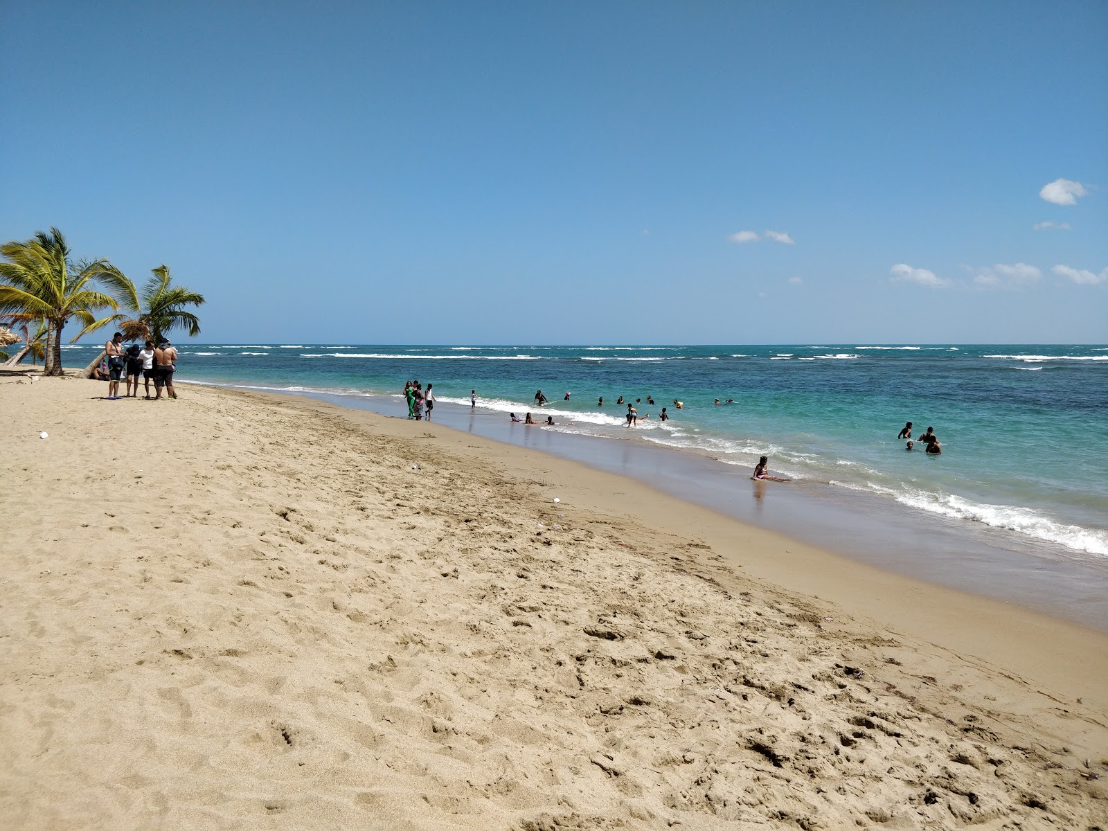 Fotografija Playa Poza de Bojolo z turkizna čista voda površino