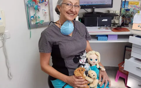 Dr Laura Yerushalmi - Dentist for kids image