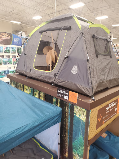 Pet Supply Store «PetSmart», reviews and photos, 2140 17th St, Santa Ana, CA 92705, USA