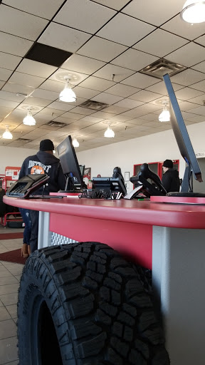Tire Shop «Discount Tire Store - Center Line, MI», reviews and photos, 26805 Van Dyke, Center Line, MI 48015, USA