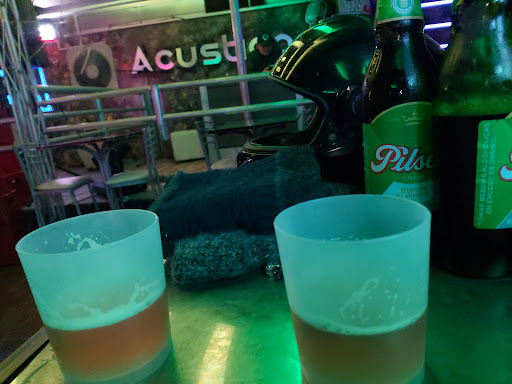 ACUSTICA KARAOKE-LOUNGE