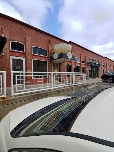 Clothing Store «Urban Outfitters», reviews and photos, 1140 Bardstown Rd, Louisville, KY 40204, USA