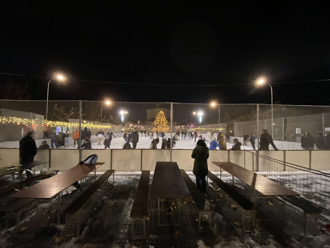 Kommentare und Rezensionen über Patinoire saisonnière / Ville de Carouge