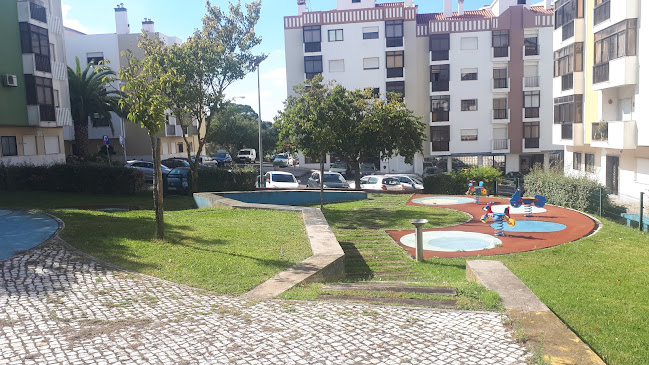 Avaliações doParque Infantil Praceta Dr. António Flores em Amadora - Campo de futebol