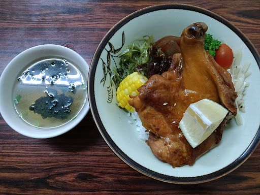 三丸手作壽司、丼飯、關東煮 的照片