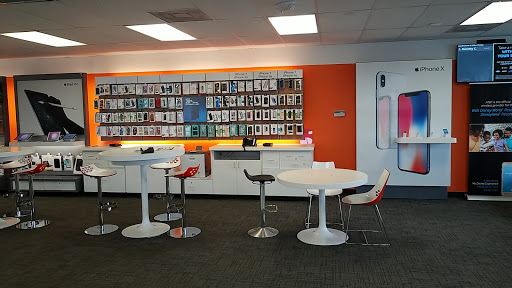 Cell Phone Store «AT&T», reviews and photos, 1332 N John Young Pkwy, Kissimmee, FL 34741, USA