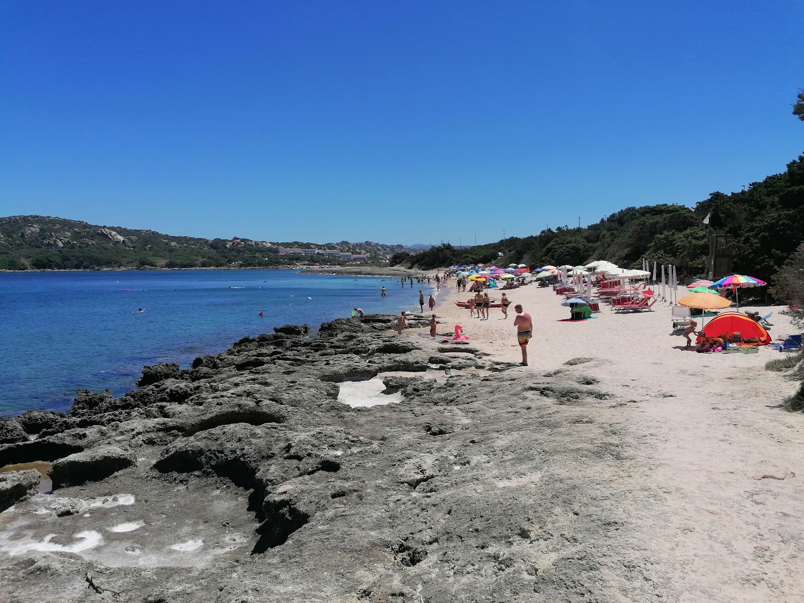 Foto van Spiaggia Zia Culumba (Capo Testa) en zijn prachtige landschap