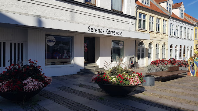 Anmeldelser af Serenas Køreskole i Sønderborg - Køreskole