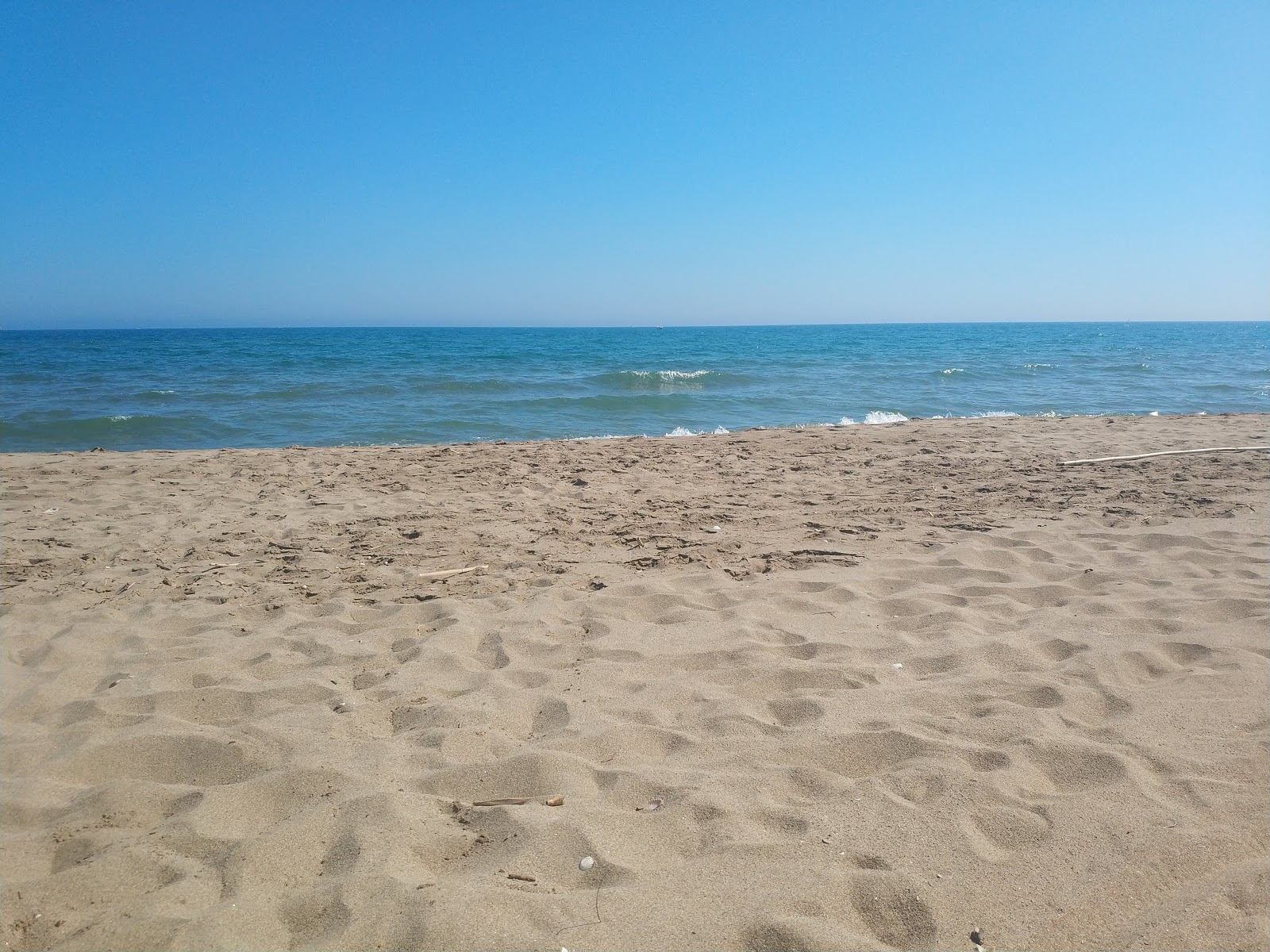 Photo of St. Pierre FKK beach with bright fine sand surface