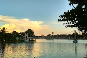 Lake Masjid image