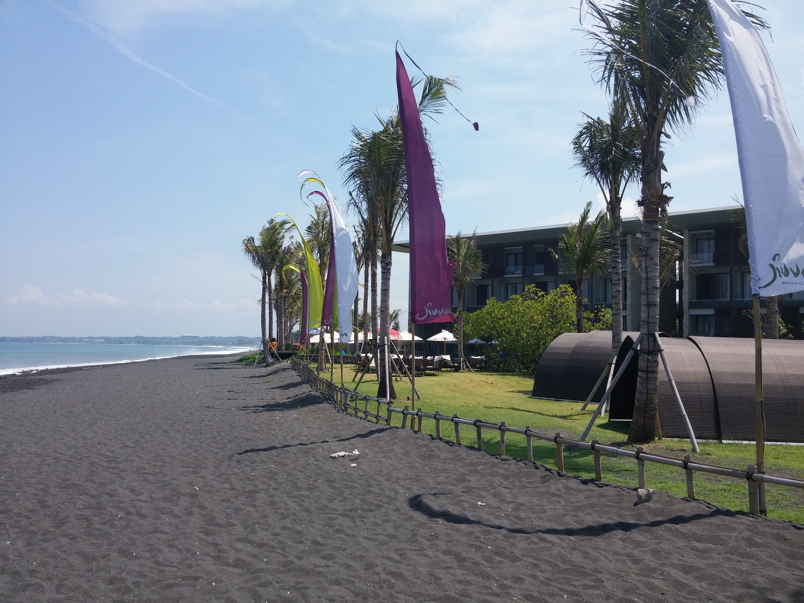 Valokuva Lepang Beachista. - suosittu paikka rentoutumisen tuntijoille