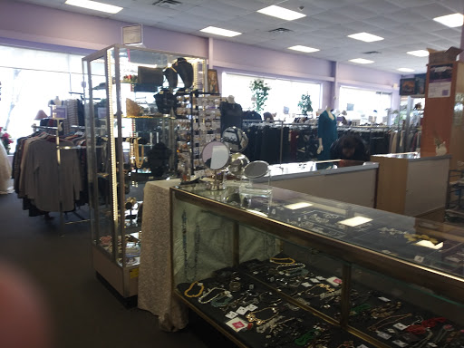 Thrift Store «WINGS Resale Store», reviews and photos, 300 W Golf Rd, Schaumburg, IL 60195, USA
