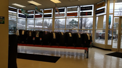 Tire Shop «Mavis Discount Tire», reviews and photos, 300 W Main St, Bay Shore, NY 11706, USA