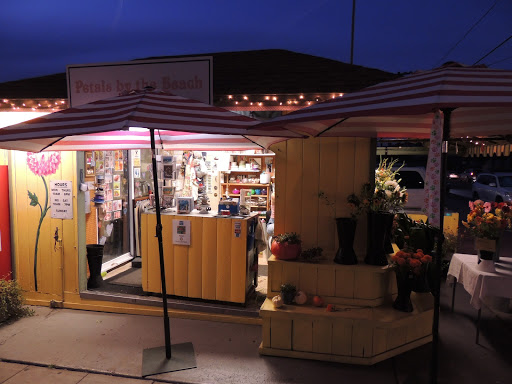 Florist «Petals by the Beach», reviews and photos, 1470 Garnet Ave, San Diego, CA 92109, USA