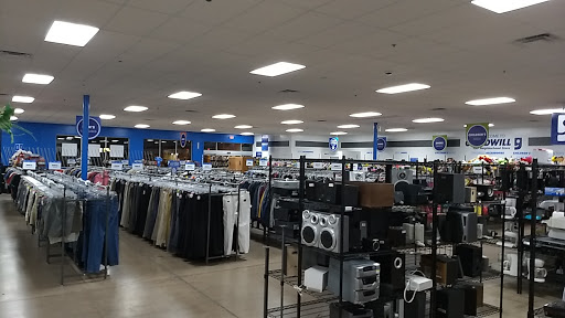 Thrift Store «Gilbert & University Goodwill Retail Store & Donation Center», reviews and photos, 1900 E University Dr, Mesa, AZ 85203, USA