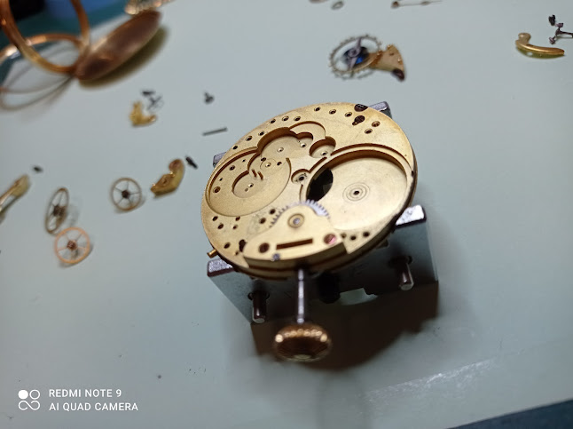 Marc Frezal artisan metier d'art en horlogerie bijouterie. - Bijouterie