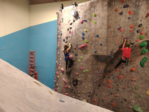 Rock Climbing Gym «Hangar 18 Indoor Climbing Gym - East Riverside», reviews and photos, 2111 Iowa Ave, Riverside, CA 92507, USA