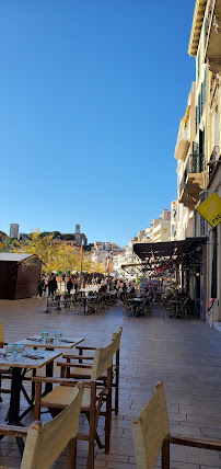 Atmosphère du Café La Cannoise des Cafés et Thés à Cannes - n°2