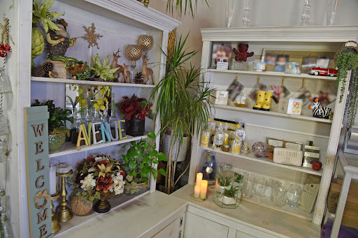 Gift Shop «Avenue Flower Shop», reviews and photos, 10632 S Cicero Ave, Oak Lawn, IL 60453, USA