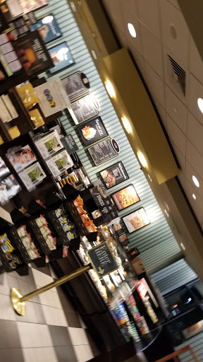 Book Store «Barnes & Noble», reviews and photos, 91 Old Country Rd, Carle Place, NY 11514, USA