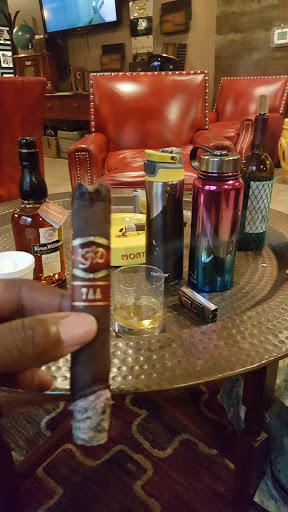 Tobacco Shop «Club Humidor-Huebner», reviews and photos, 12003 Huebner Rd, San Antonio, TX 78230, USA