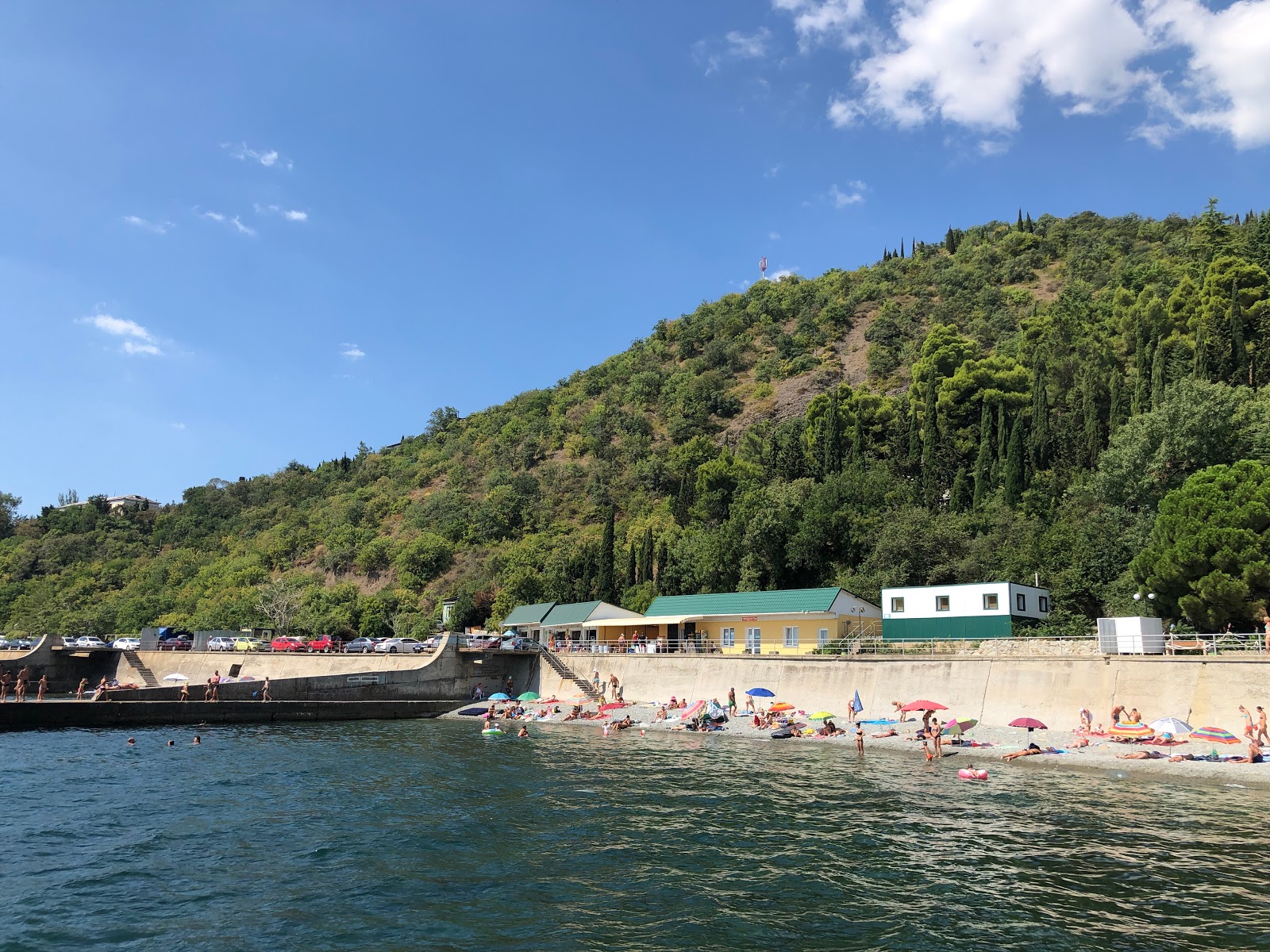 Foto de Beregovoy beach área de comodidades